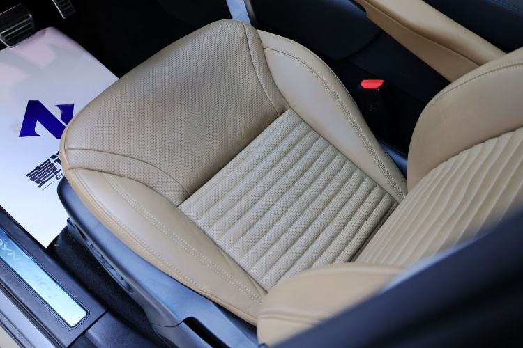 Used Land Rover Discovery 2023 360 PS Metropolitan Edition Interior 7