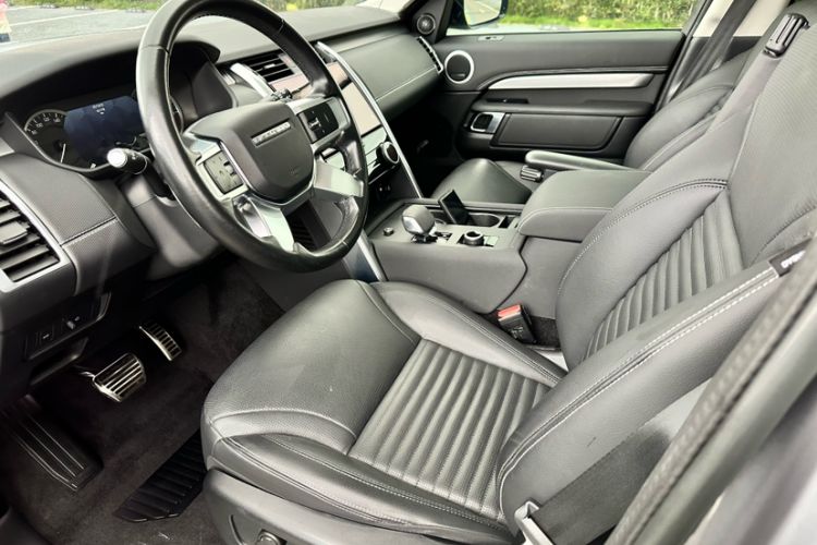 Used Land Rover Discovery 2023 360 PS R-Dynamic S Interior 8
