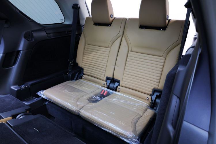 Used Land Rover Discovery 2023 360 PS Metropolitan Edition Interior 9