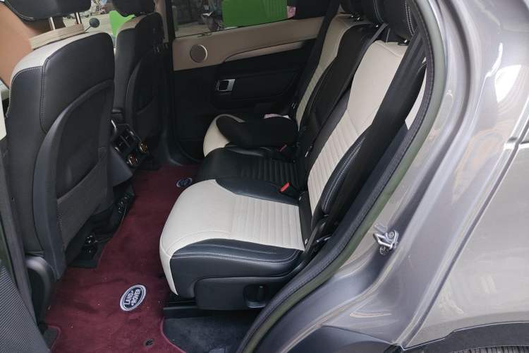 Used Land Rover Discovery 2023 360 PS R-Dynamic S Left Rear Seat
