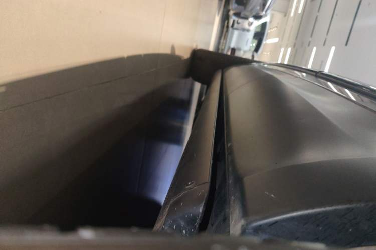 Used Land Rover Discovery 2023 300PS S Left Side Sill