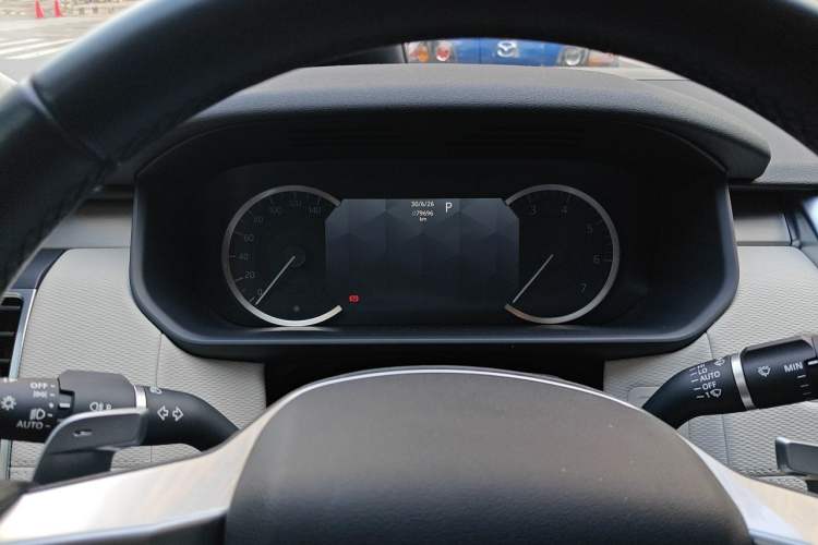 Used Land Rover Discovery 2023 360 PS R-Dynamic S Odometer Close Up
