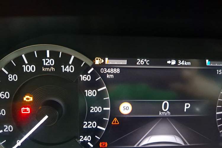 Used Land Rover Discovery 2023 300PS S Odometer Close Up