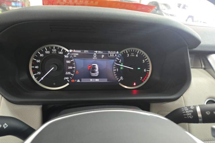 Used Land Rover Discovery 2023 Revised Version 360 PS R-Dynamic S Odometer Close Up