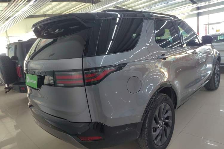 Used Land Rover Discovery 2023 Revised Version 360 PS R-Dynamic S Rear Right 45 Deg