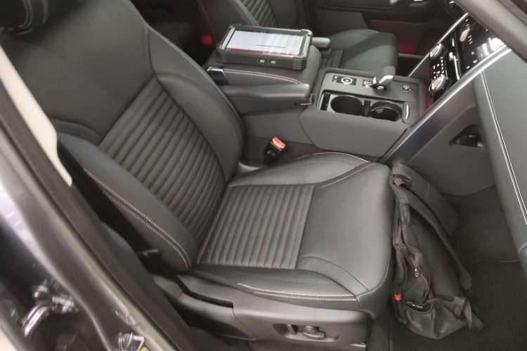 Used Land Rover Discovery 2023 360 PS R-Dynamic S Right Front Seat