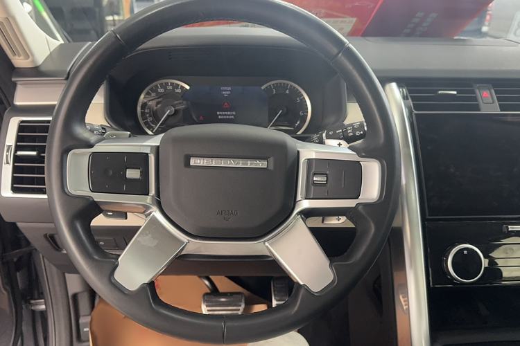 Used Land Rover Discovery 2023 Revised Version 360 PS R-Dynamic S Steering Wheel