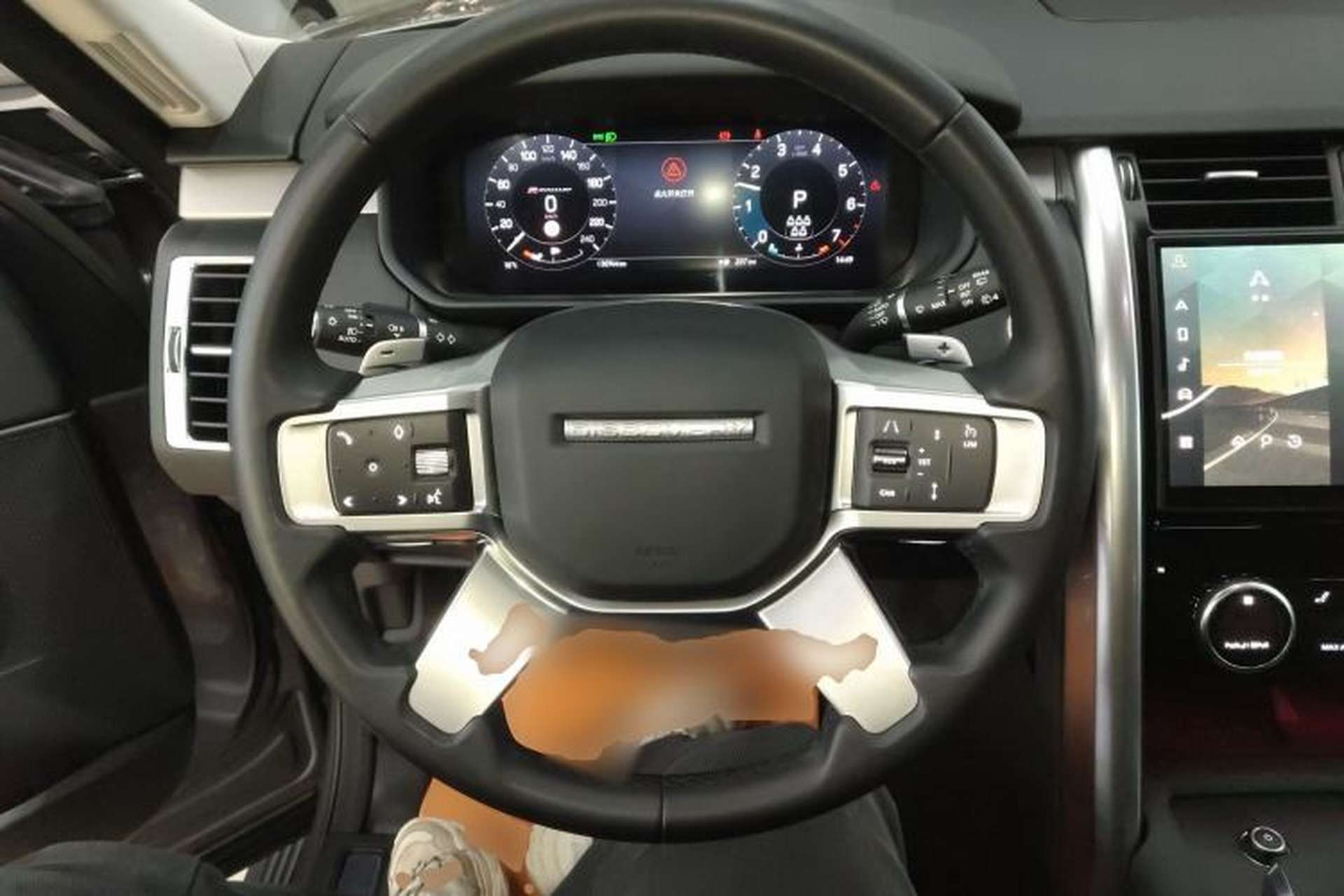Used Land Rover Discovery 2023 360 PS R-Dynamic S Steering Wheel
