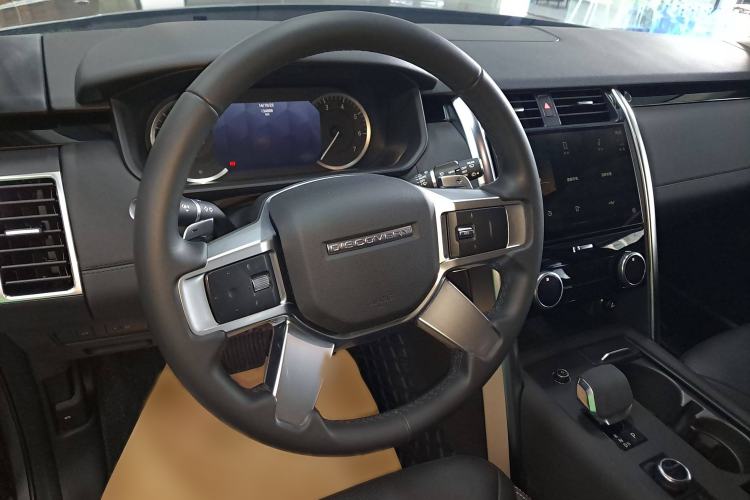 Used Land Rover Discovery 2023 300PS S Steering Wheel