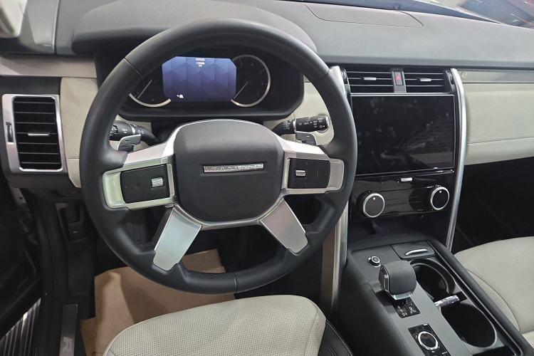 Used Land Rover Discovery 2023 Revised Version 360 PS R-Dynamic S Steering Wheel