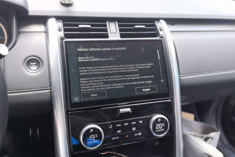 Used Land Rover Discovery 2023 360 PS R-Dynamic S Audio And AC Panel