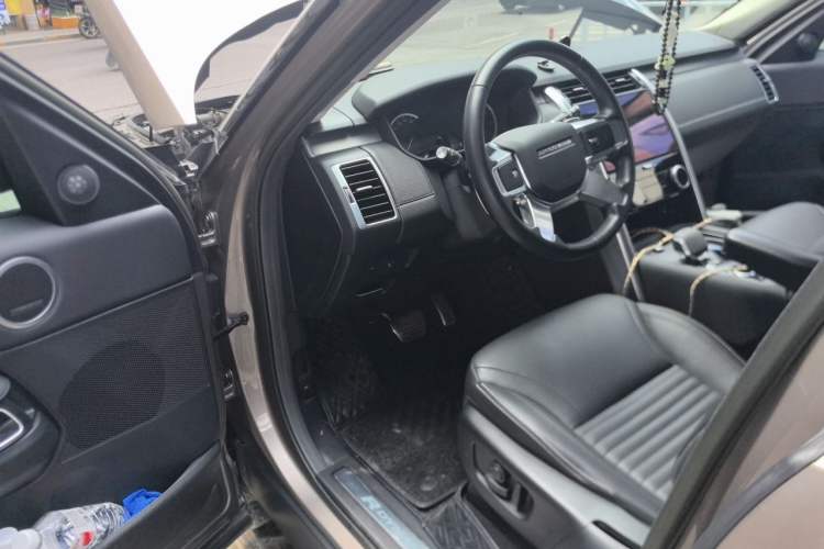 Used Land Rover Discovery 2023 360 PS R-Dynamic S Driver Seat