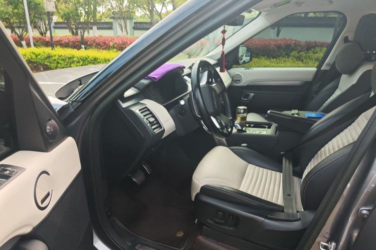 Used Land Rover Discovery 2023 Revised Version 360 PS R-Dynamic S Driver Seat