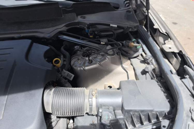 Used Land Rover Discovery 2023 360 PS R-Dynamic S Engine Bay Left