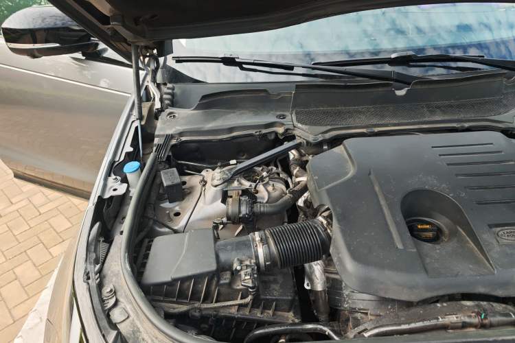 Used Land Rover Discovery 2023 Revised Version 360 PS R-Dynamic S Engine Bay Right