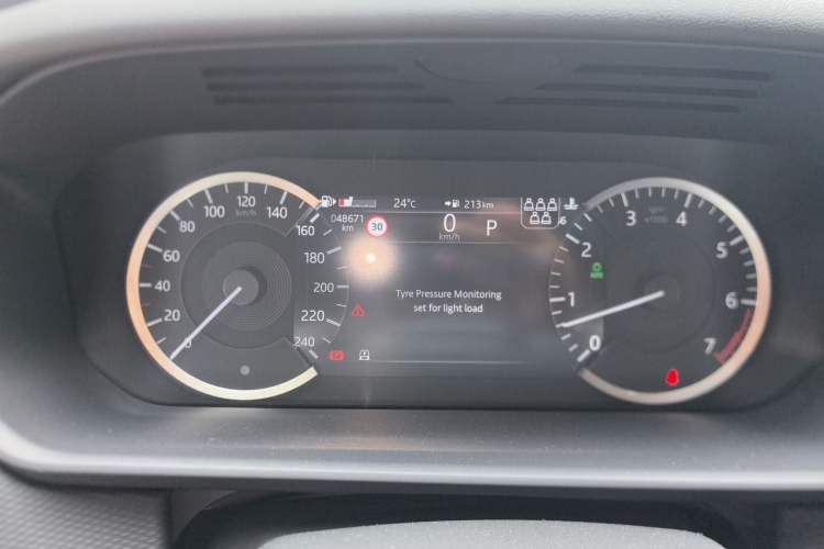 Used Land Rover Discovery 2023 360 PS R-Dynamic S Instrument Cluster