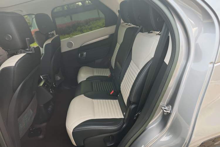 Used Land Rover Discovery 2023 Revised Version 360 PS R-Dynamic S Left Rear Seat