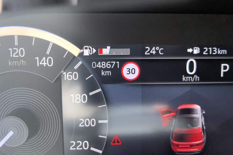 Used Land Rover Discovery 2023 360 PS R-Dynamic S Odometer Close Up