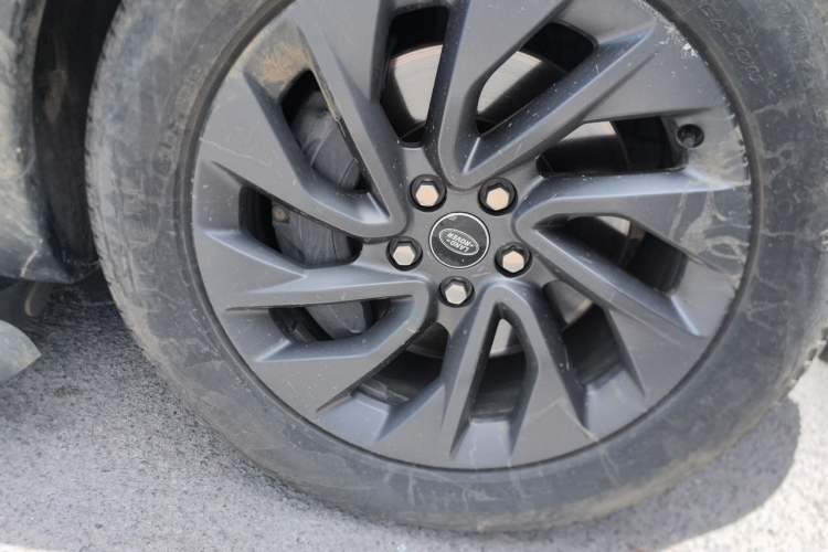 Used Land Rover Discovery 2023 360 PS R-Dynamic S Right Front Wheel Hub