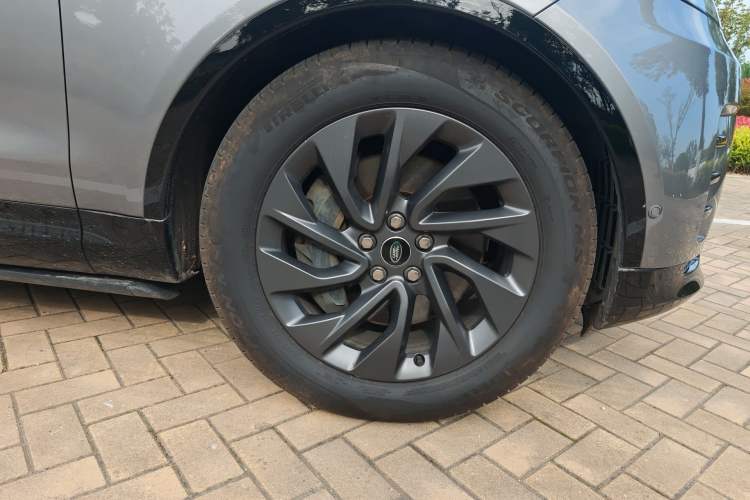 Used Land Rover Discovery 2023 Revised Version 360 PS R-Dynamic S Right Front Wheel Hub