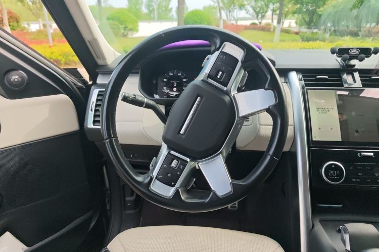 Used Land Rover Discovery 2023 Revised Version 360 PS R-Dynamic S Steering Wheel
