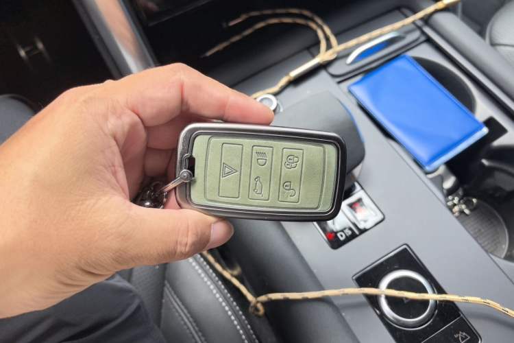 Used Land Rover Discovery 2023 360 PS R-Dynamic S Vehicle Key