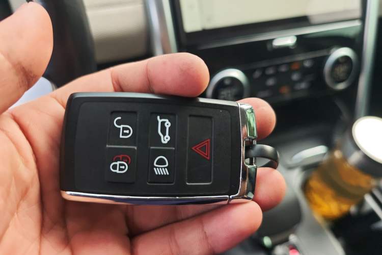 Used Land Rover Discovery 2023 Revised Version 360 PS R-Dynamic S Vehicle Key