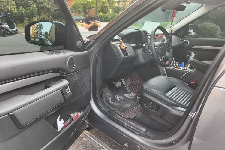 Used Land Rover Discovery 2023 Revised Version 360 PS R-Dynamic S Driver Seat
