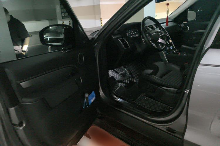 Used Land Rover Discovery 2023 360 PS R-Dynamic S Driver Seat