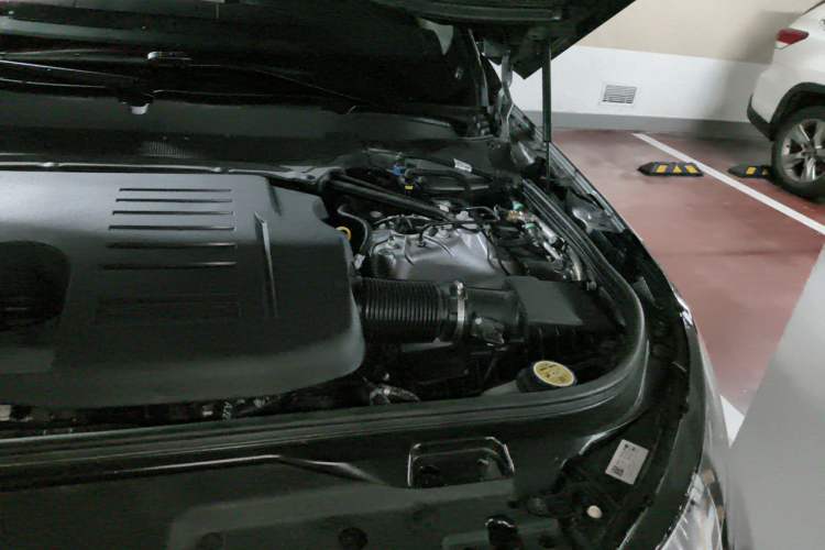 Used Land Rover Discovery 2023 360 PS R-Dynamic S Engine Bay Left