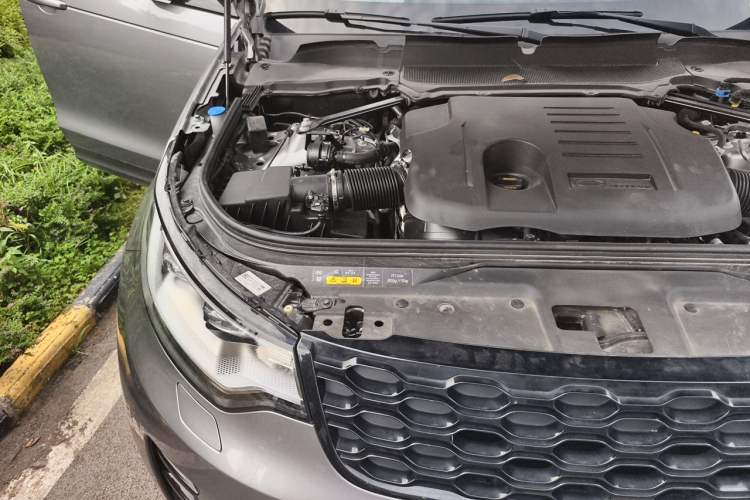 Used Land Rover Discovery 2023 Revised Version 360 PS R-Dynamic S Engine Bay Right
