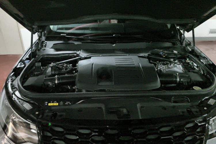 Used Land Rover Discovery 2023 360 PS R-Dynamic S Engine Bay