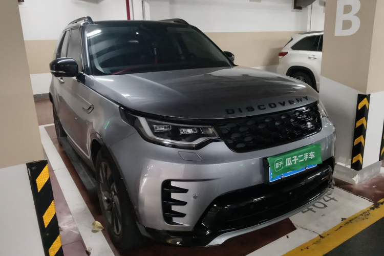 Used Land Rover Discovery 2023 360 PS R-Dynamic S Front Right 45 Deg