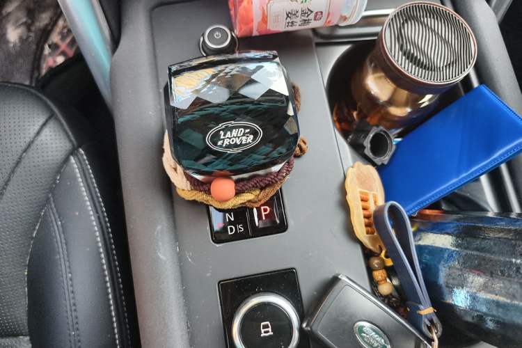 Used Land Rover Discovery 2023 Revised Version 360 PS R-Dynamic S Gear Lever
