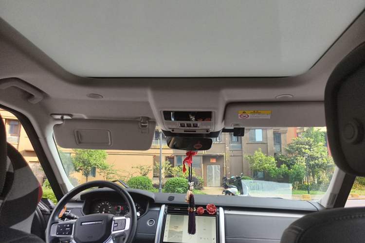 Used Land Rover Discovery 2023 Revised Version 360 PS R-Dynamic S Headliner