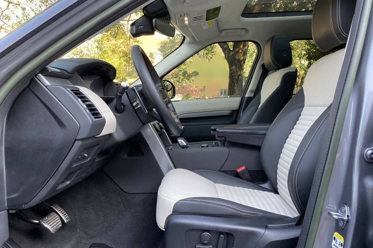 Used Land Rover Discovery 2023 Revised Version 360 PS R-Dynamic S Interior 1