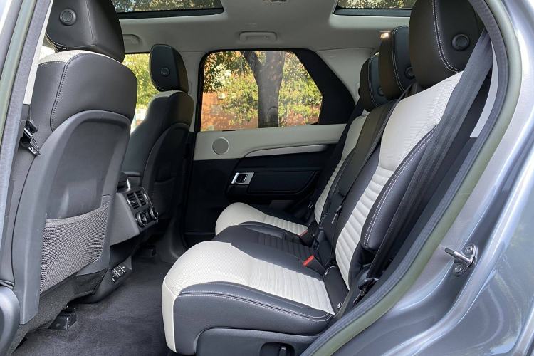 Used Land Rover Discovery 2023 Revised Version 360 PS R-Dynamic S Interior 2