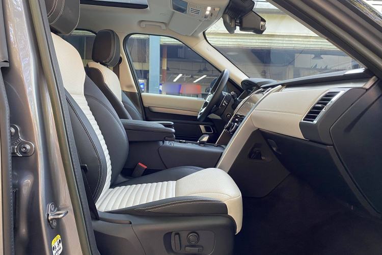 Used Land Rover Discovery 2023 Revised Version 360 PS R-Dynamic S Interior 4