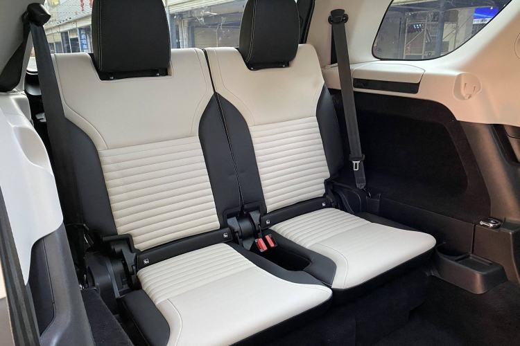 Used Land Rover Discovery 2023 Revised Version 360 PS R-Dynamic S Interior 6