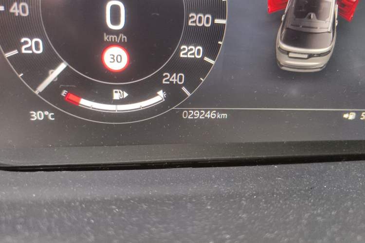 Used Land Rover Discovery 2023 Revised Version 360 PS R-Dynamic S Odometer Close Up