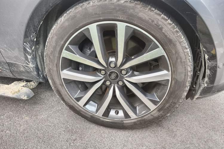 Used Land Rover Discovery 2023 Revised Version 360 PS R-Dynamic S Right Front Wheel Hub