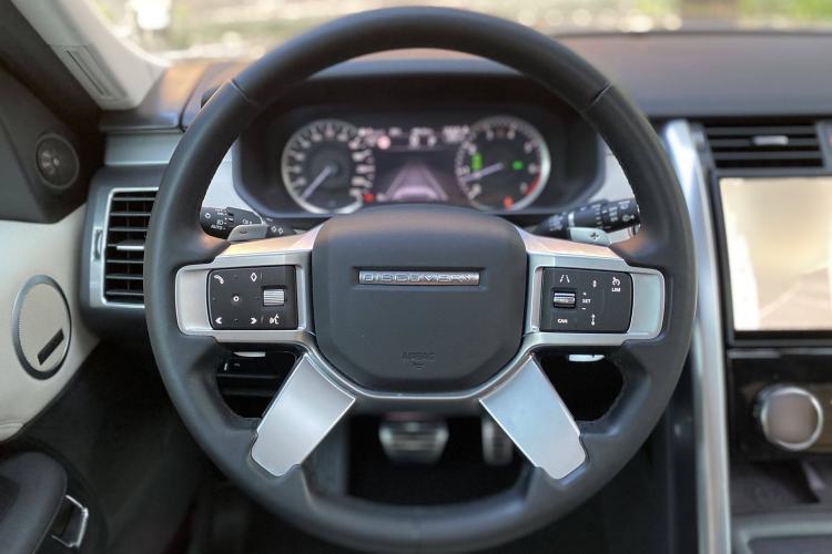 Used Land Rover Discovery 2023 Revised Version 360 PS R-Dynamic S Steering Wheel