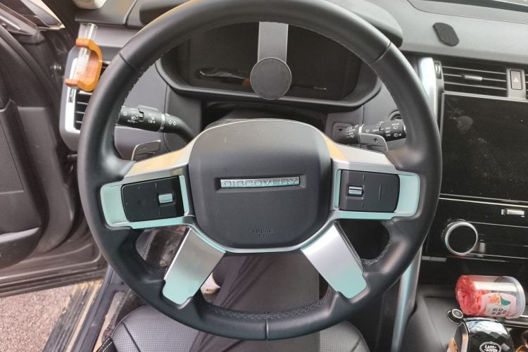 Used Land Rover Discovery 2023 Revised Version 360 PS R-Dynamic S Steering Wheel