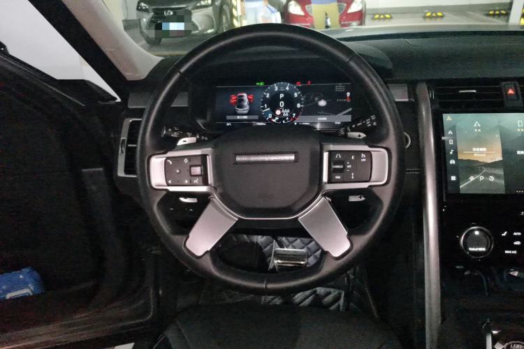Used Land Rover Discovery 2023 360 PS R-Dynamic S Steering Wheel