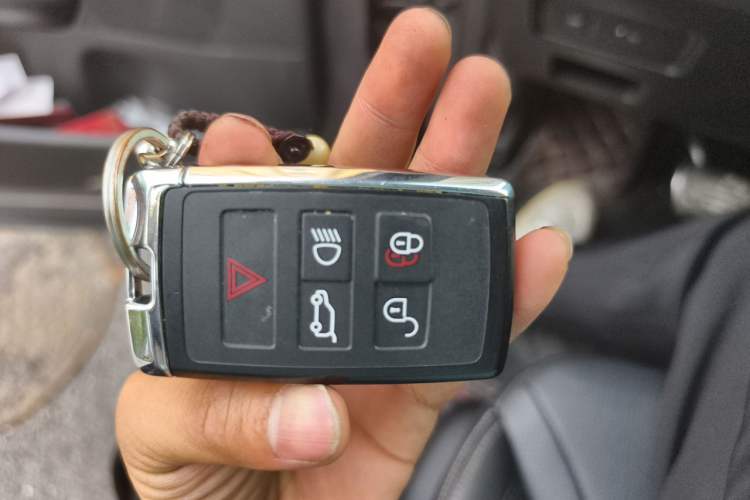 Used Land Rover Discovery 2023 Revised Version 360 PS R-Dynamic S Vehicle Key