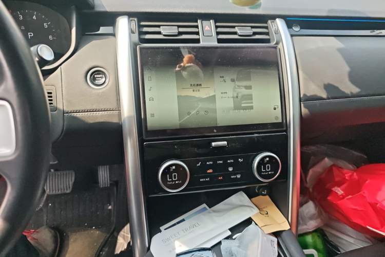Used Land Rover Discovery 2023 Revised Version 360 PS R-Dynamic S Audio And AC Panel