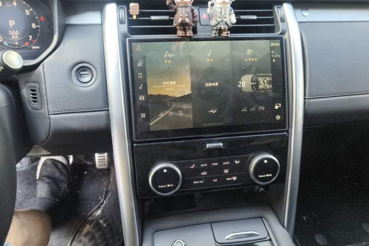 Used Land Rover Discovery 2023 Revised Version 360 PS R-Dynamic S Audio And AC Panel