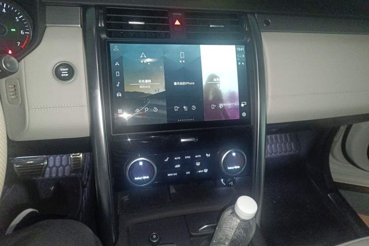 Used Land Rover Discovery 2023 360 PS R-Dynamic S Audio And AC Panel
