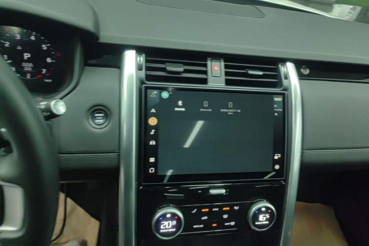 Used Land Rover Discovery 2023 360 PS R-Dynamic S Audio And AC Panel