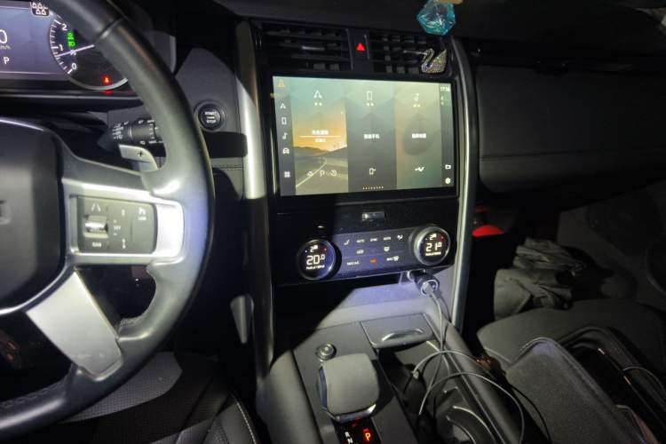 Used Land Rover Discovery 2023 300PS S Audio And AC Panel